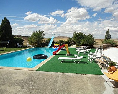 Zona de Recreo Privada y Piscina